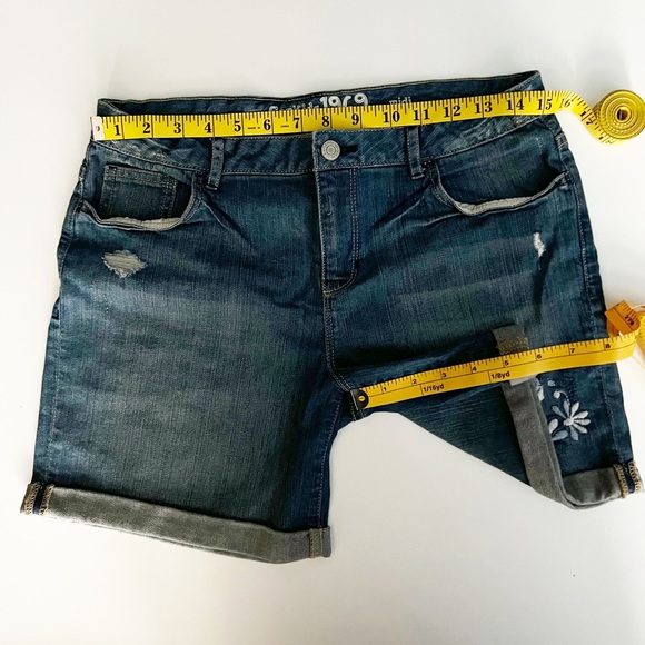 GAP Girls Plus Size Distressed Jean Shorts Size 16 Plus - Picture 4 of 7